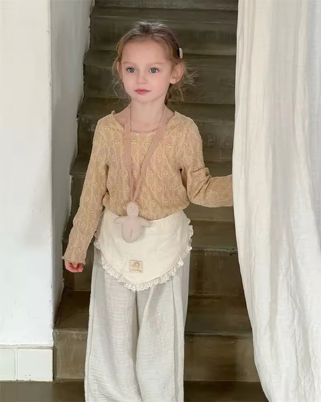 【取寄】レイヤードコーデにも大活躍!フラワーシアートップス