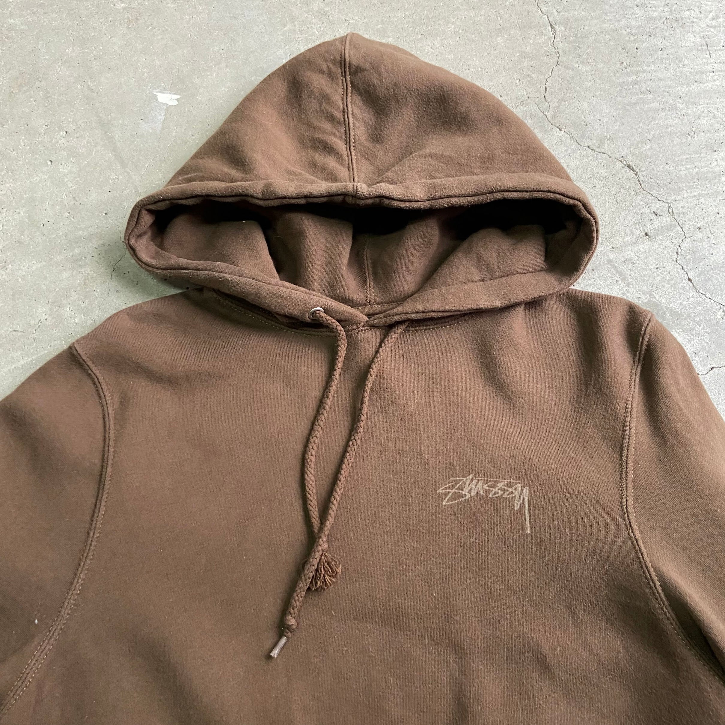 stussy ワンポイントロゴ入り裏起毛パーカー