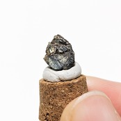 【021】ケニア産サファイア 原石 4.22ct