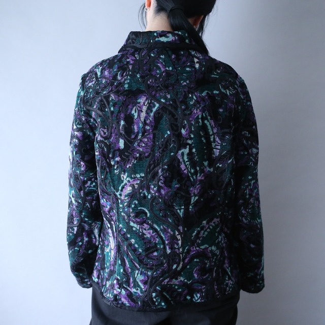 "reversible” poison-color and black paisley pattern zip-up jacket