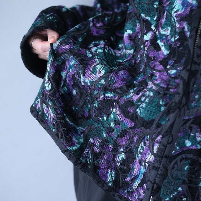 "reversible” poison-color and black paisley pattern zip-up jacket