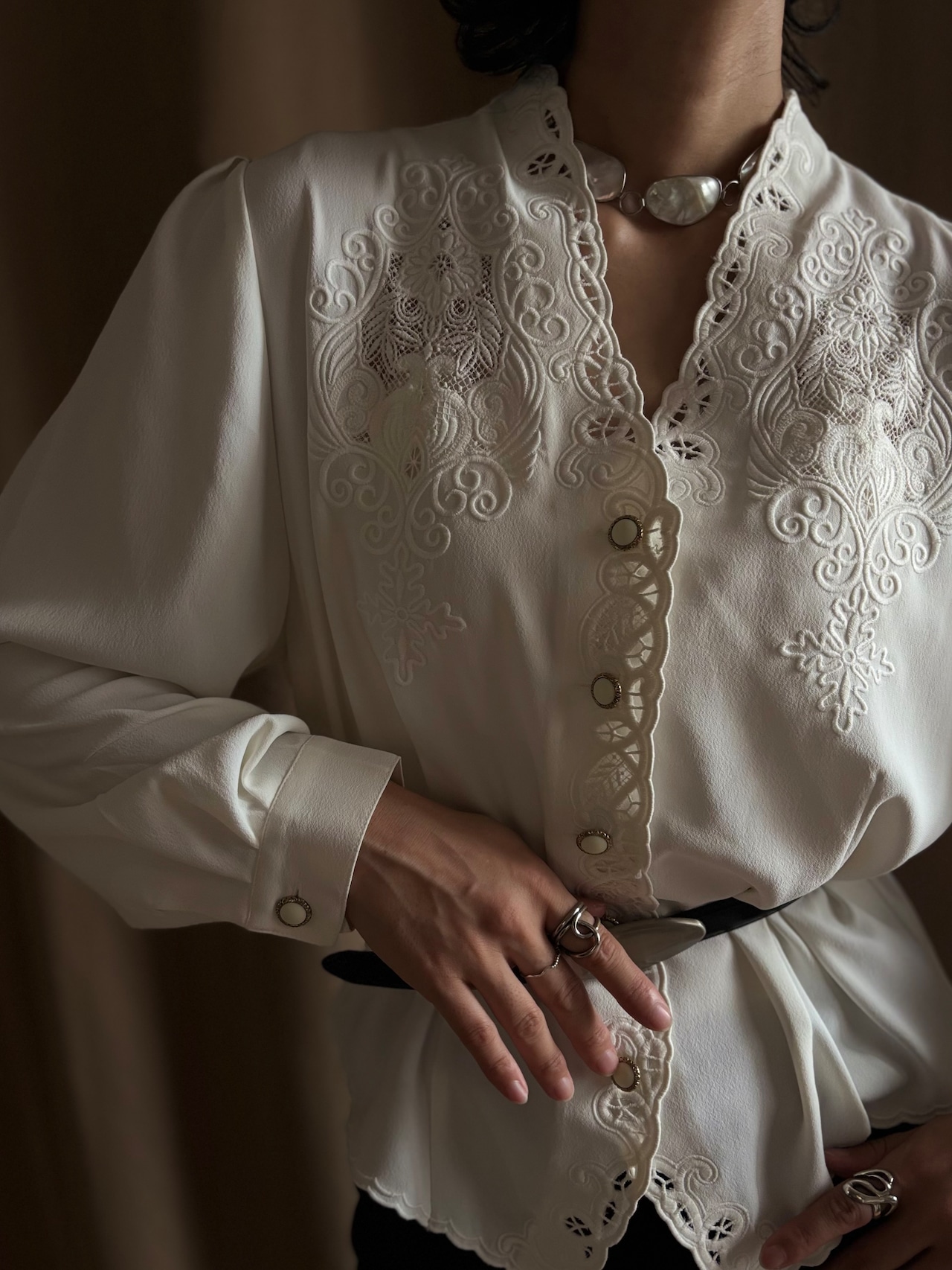 white embroidered scalloped shirt-5301-7