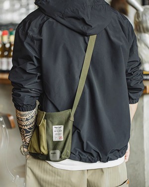 【無骨さとメッシュの軽快感】ミリタリーサコッシュスタイルバッグ  K0508