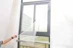 虫よけネット 網戸 ネット 窓用 防虫ネット 130×150cm マジックテープ式 取付簡単 穴あけ不要 DIY 網戸代用 換気 虫対策 蚊 ハエ ポリエステル　cw-a-5361