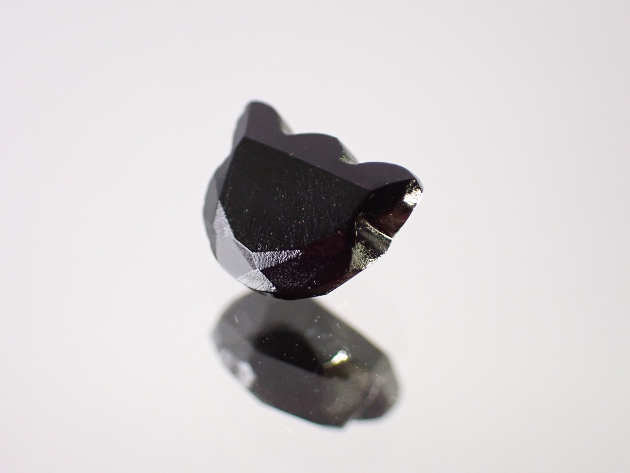 ブラックオニキス（猫カット）　1.5ct　[C13‐537]
