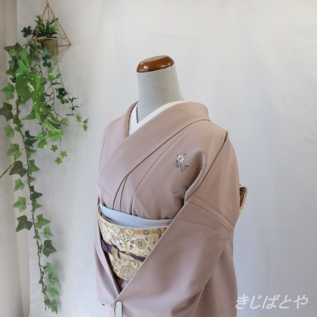 【N様ご予約品】正絹ちりめん　桜鼠に鳳凰の刺繍の付け下げ　袷 | きじばとや powered by BASE