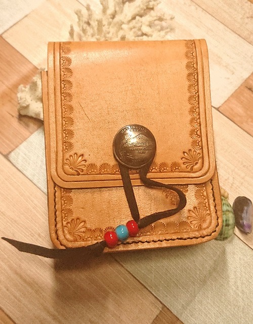 太陽神とフェザーの多目的ケース