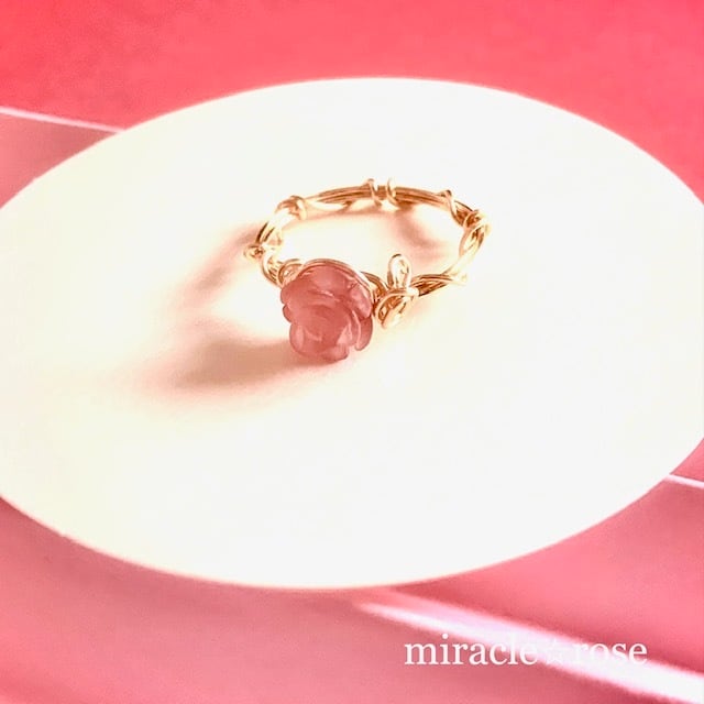 愛のお守り 天然石インカローズ 薔薇アーティスティックワイヤーリング