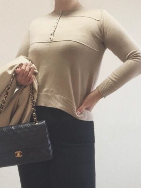 カジュアルにもきれいめにも ボタン付きシンプルニット スクープネック 長袖 無地 ショート丈 カジュアル 大きいサイズ 韓国 CH3347