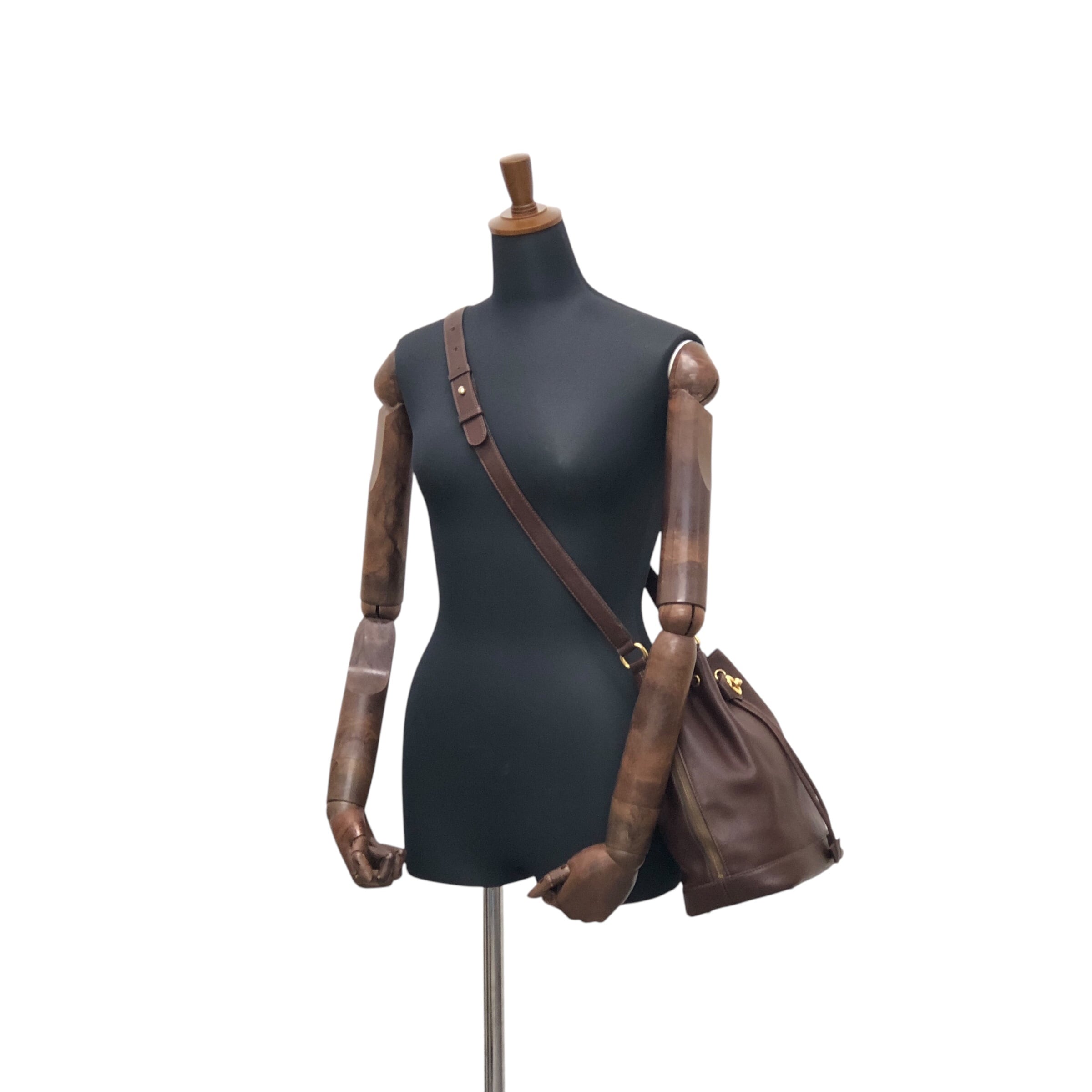 CELINE セリーヌ レザー 巾着 ショルダーバッグ 斜め&肩掛け 中古・古着通販】CELINE (セリーヌ) 巾着ショルダーバッグ ブラウン