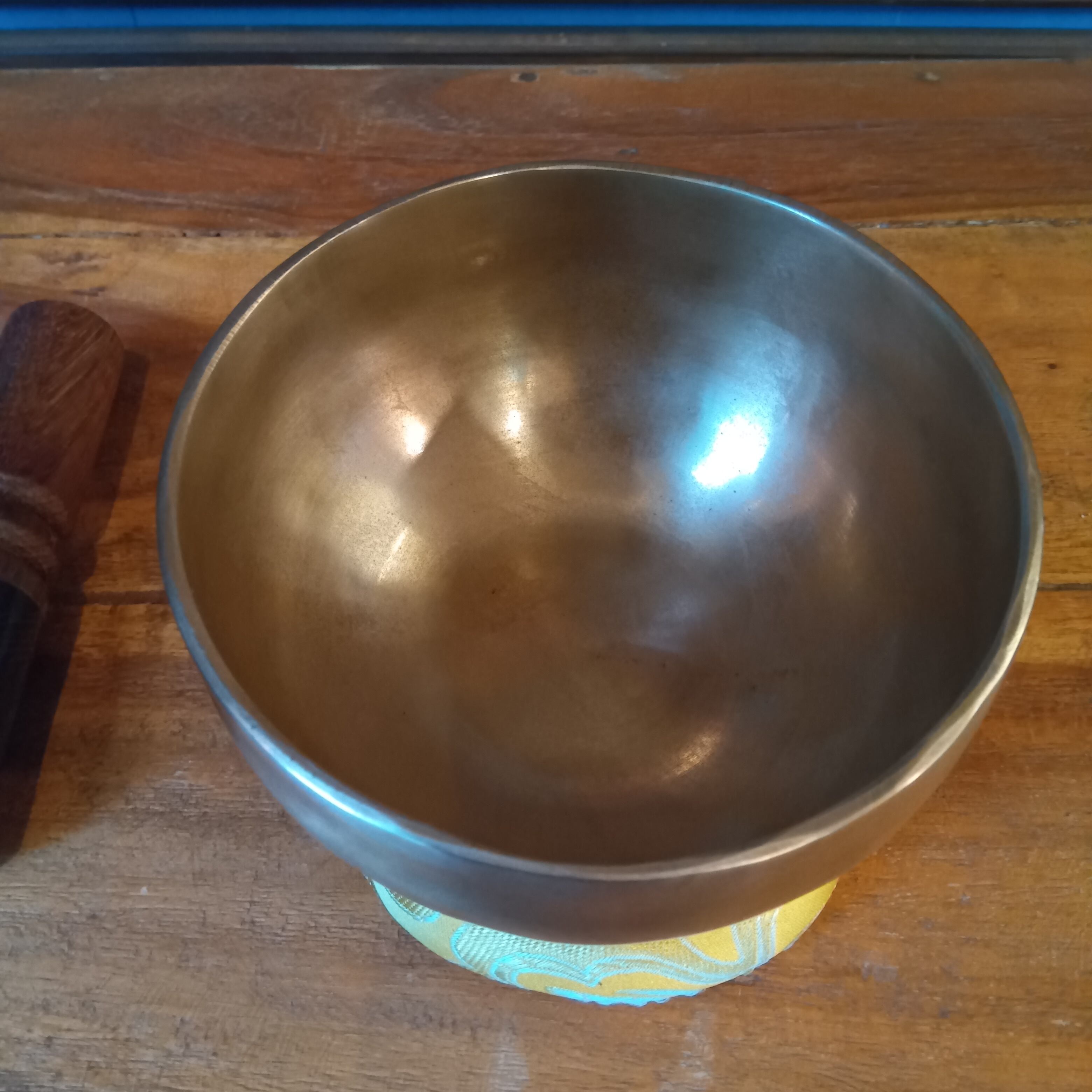 ネパール製 ハンドメイド シンギングボウル 直径12cm（スティック