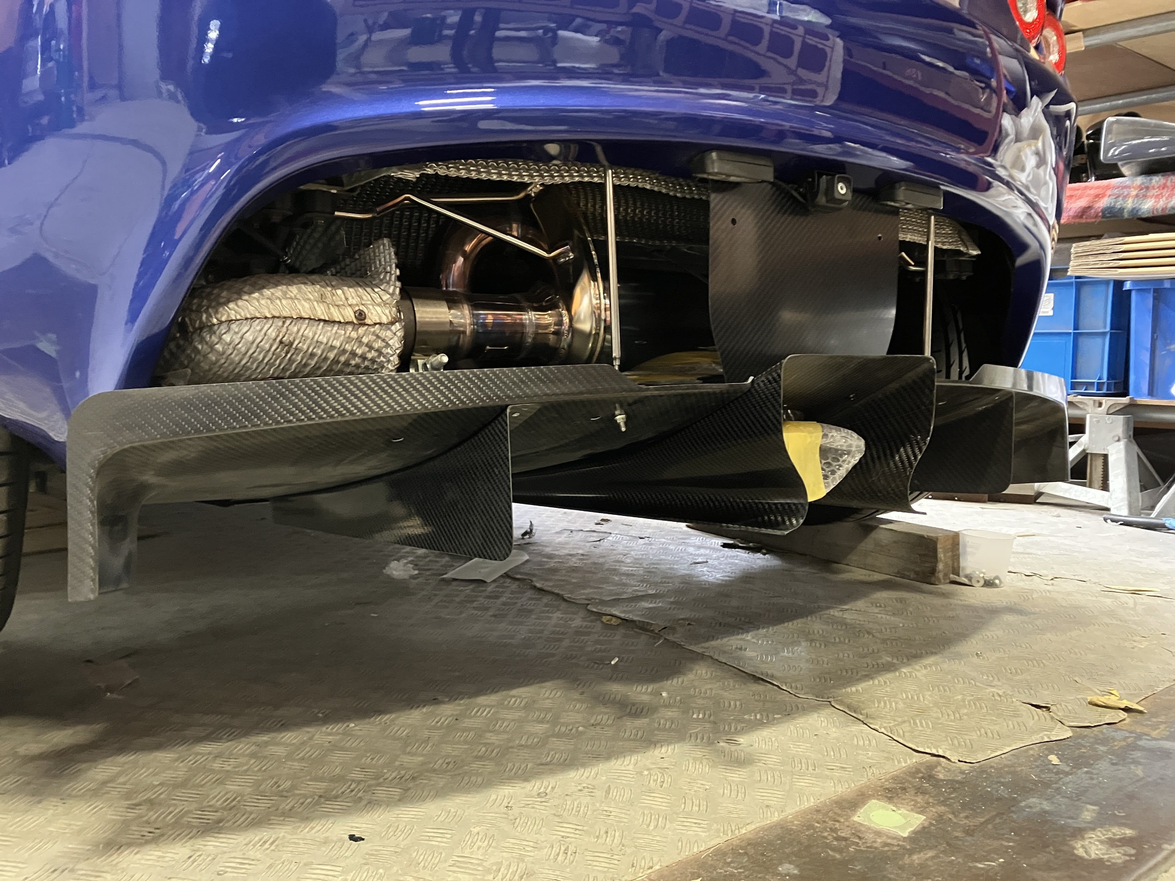 LOTUS Rear number bracket + Diffuser rod [CFRP] | FRP/CFRP エアロ