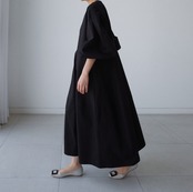 ベリースリーブVネックワンピース