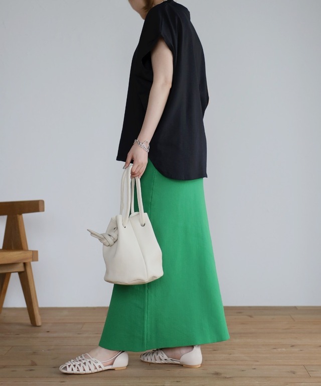 フレンチスリーブキーネックトップス