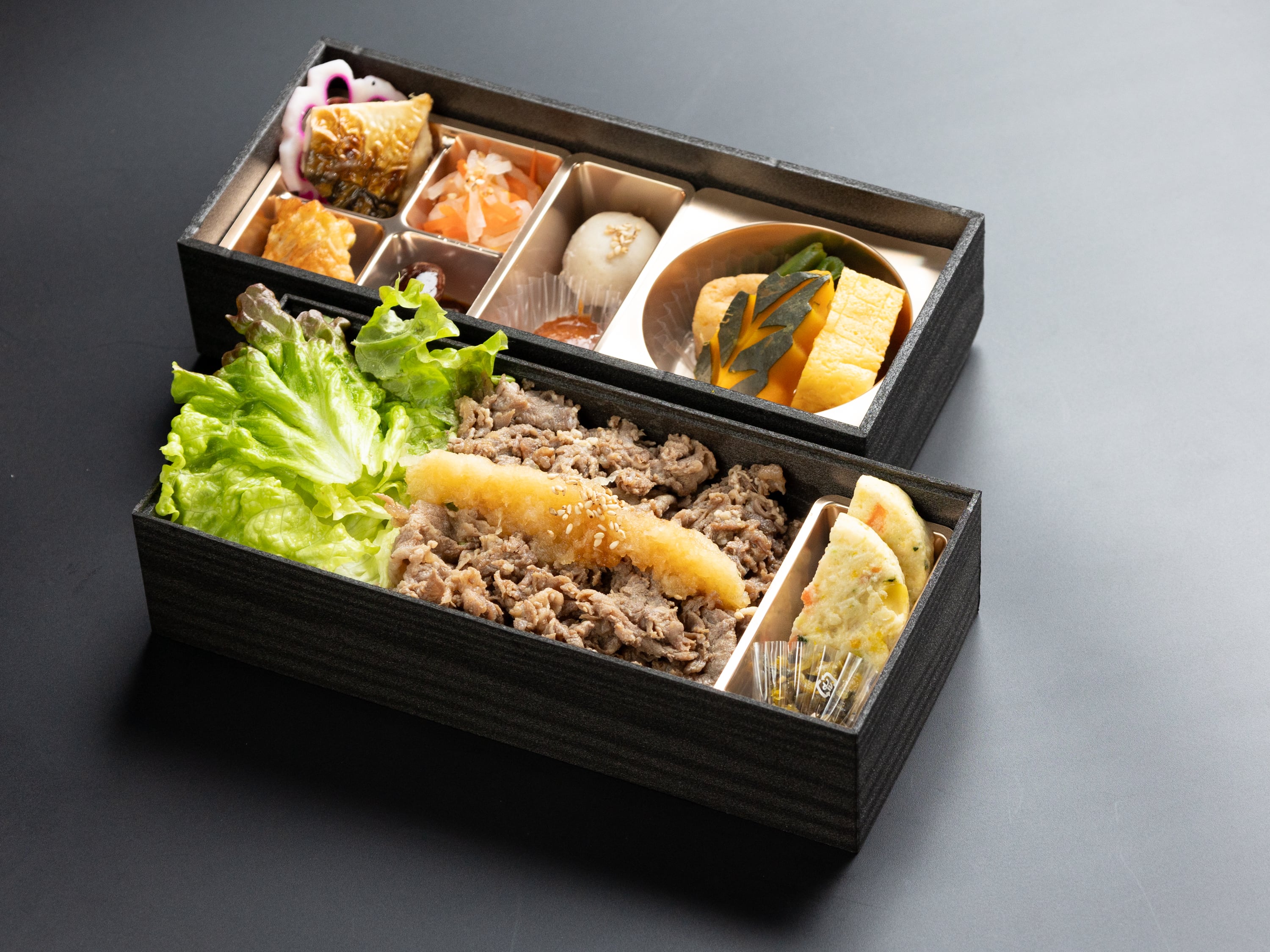 キティ　幕の内弁当＆お茶　根付 三好野本店 ネットショップ / 500系ハローキティ新幹線弁当