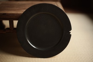 ［展示期間限定］nijiiro / リム皿M　黒枯　Ⅰ