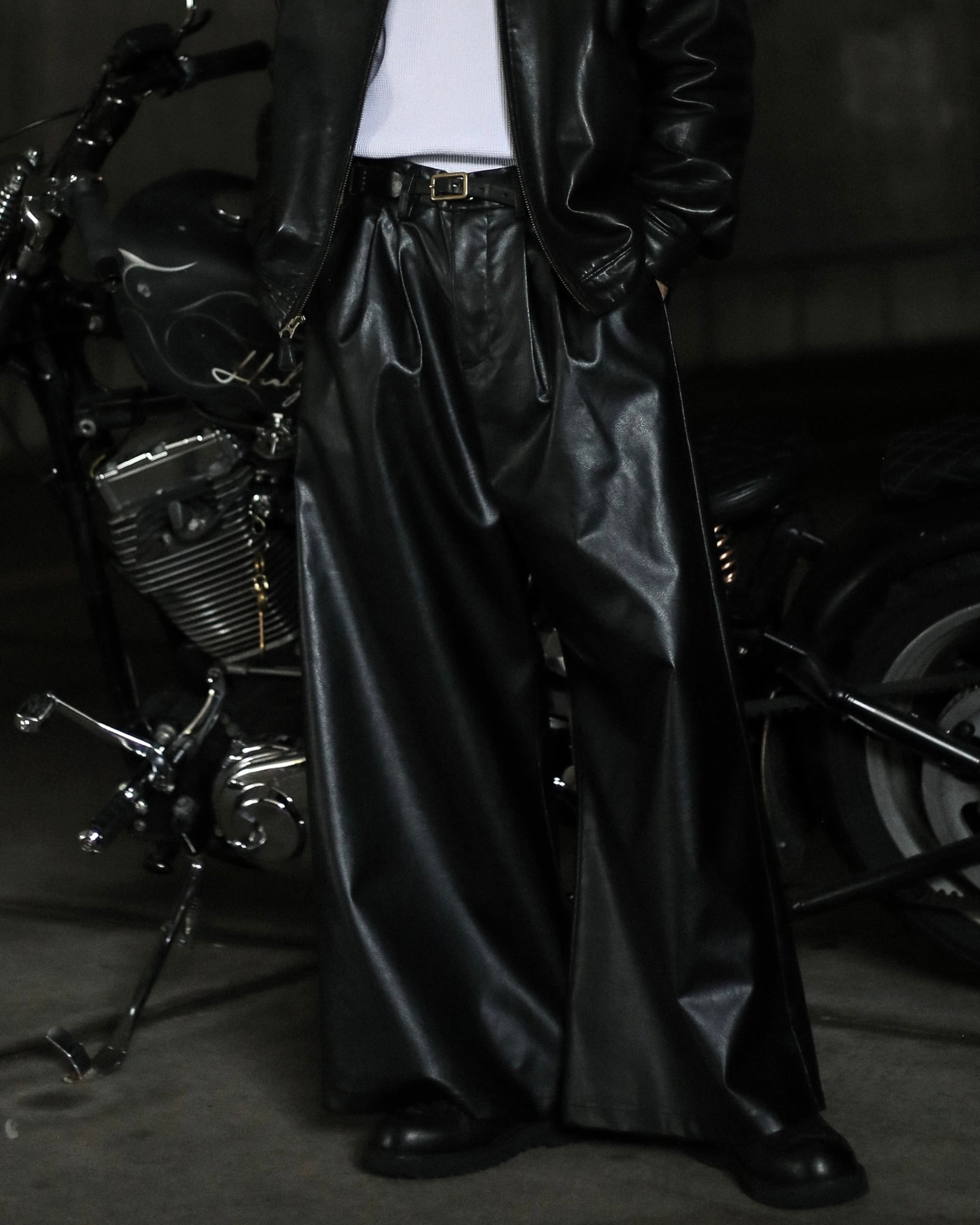 送料無料】TACK LEATHER WIDE PANTS | BARYFROMTHENORM