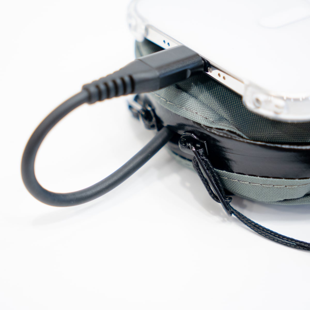 X-PAC製 登山用スマホポーチ（軽量/おしゃれ/ショルダー固定） | 山旅