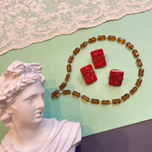 Bone shaped amber beads necklace