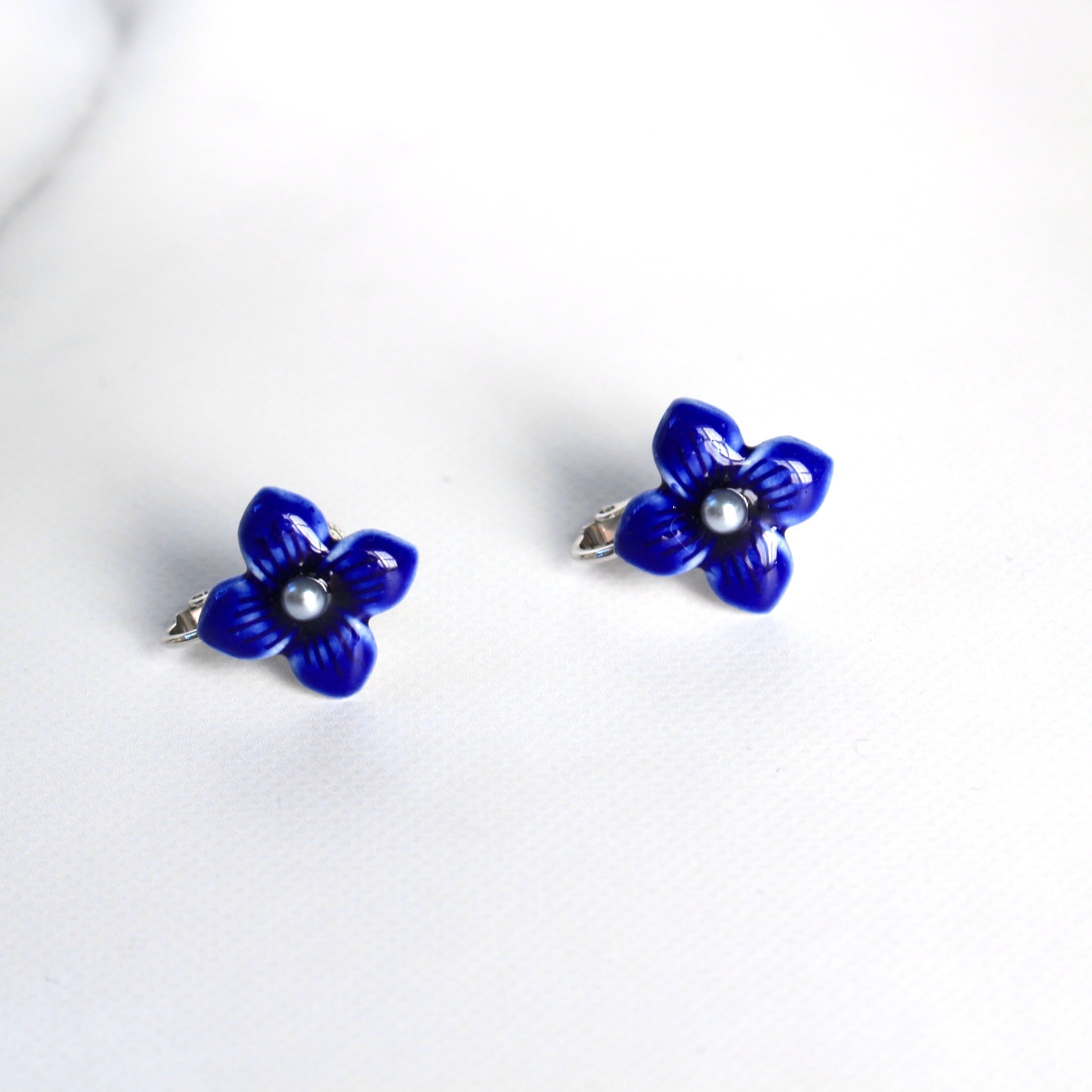 大ぶり紫陽花のイヤリング/ピアス --瑠璃色-- | 陶器のうつわと