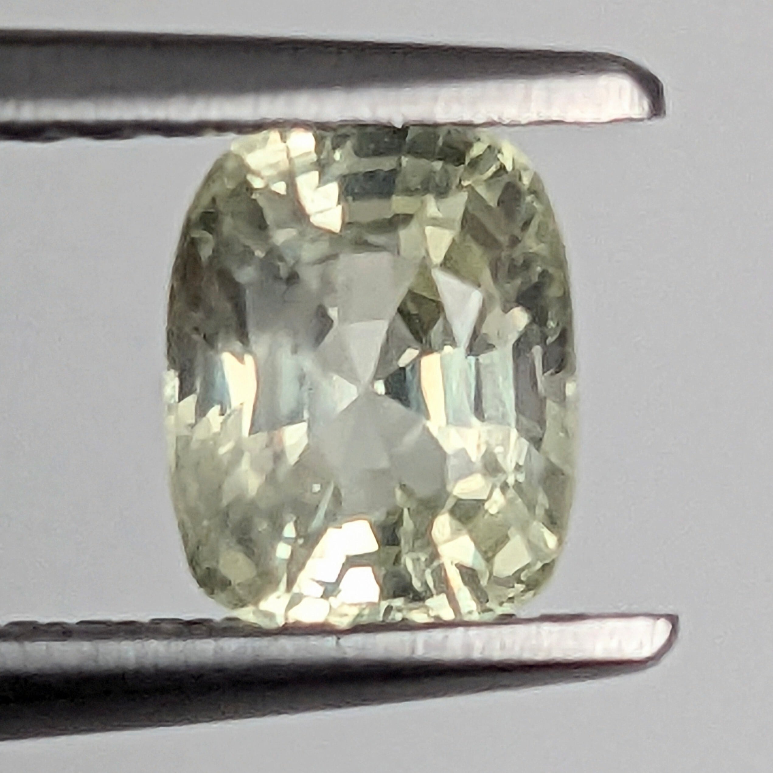 グリーンイエローサファイア 【0.992ct】PRO207712 | Gem's