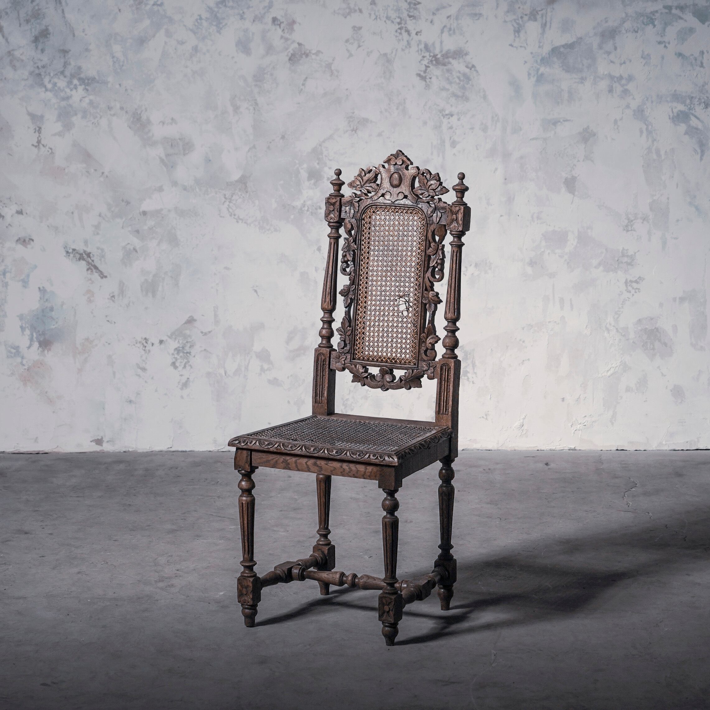 チェア/ラタンシートチェアー/アンティークチェアー/剥離家具/撮影アイテム/空間装飾