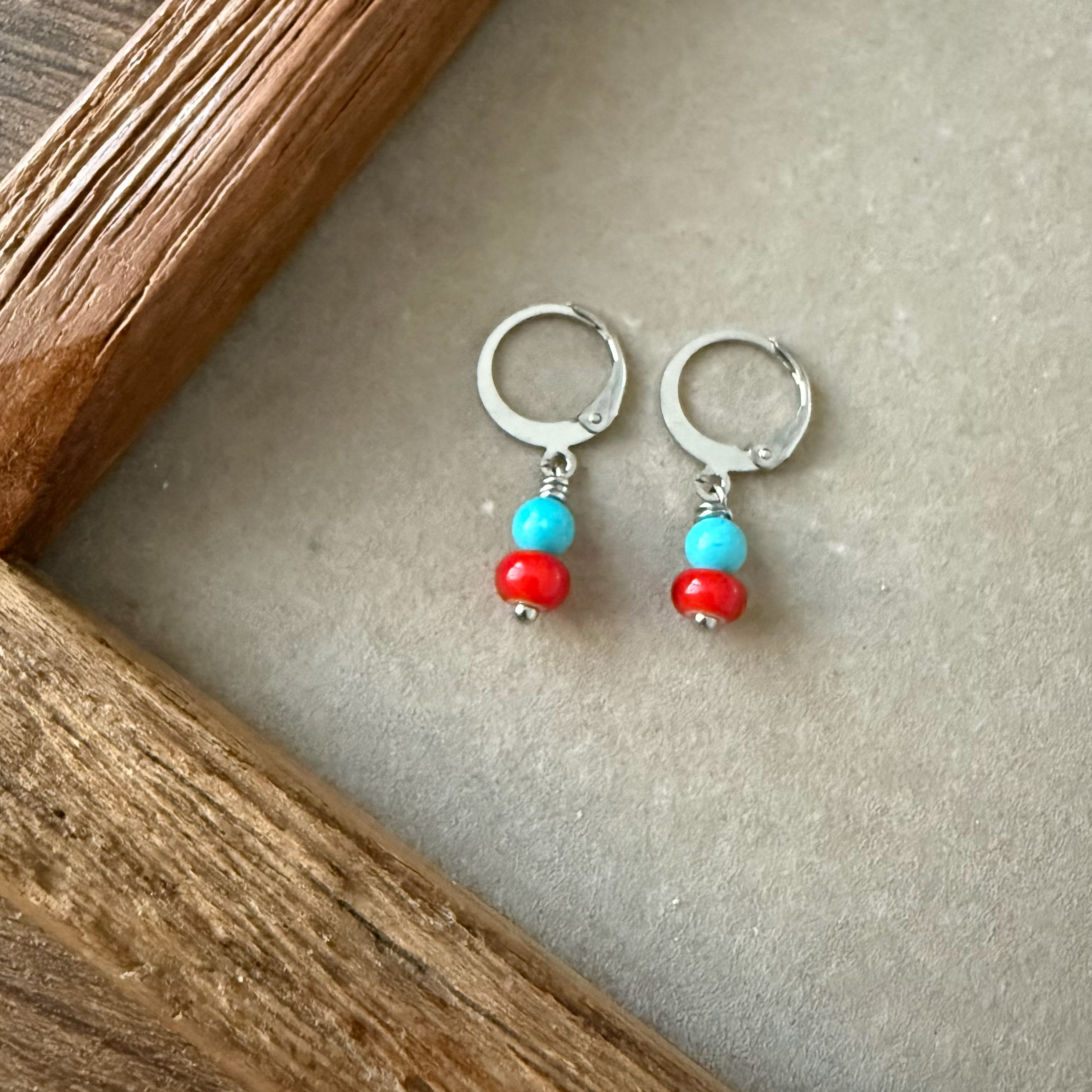 【サージカルステンレス:シルバー】ホワイトハーツビーズレッド×ターコイズ ピアス