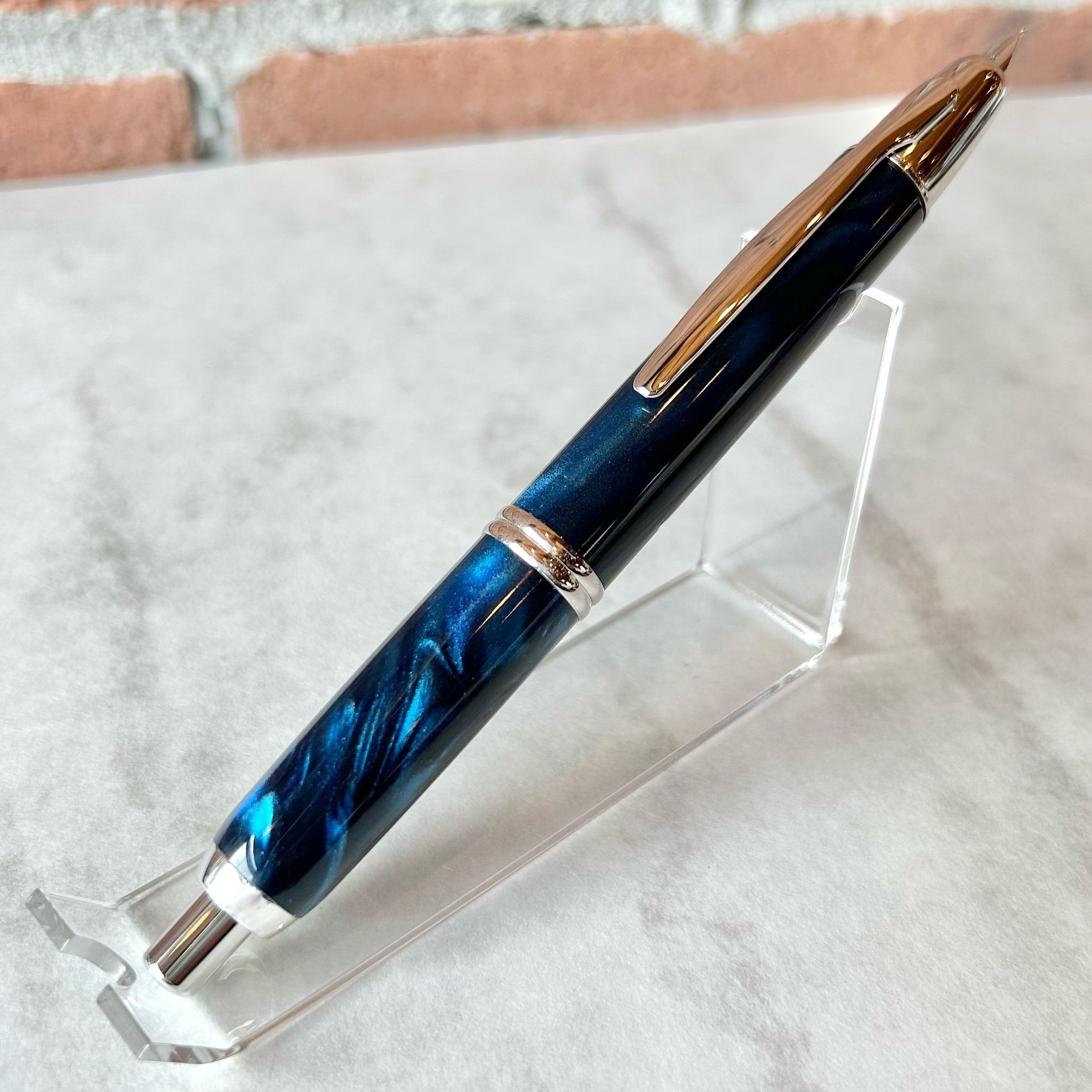 PILOT　パイロット　万年筆　ブルーマーブル　キャップレス　送料無料 PILOT 「 キャップレスSE 万年筆（マーブルブルー）」／字幅F／18金