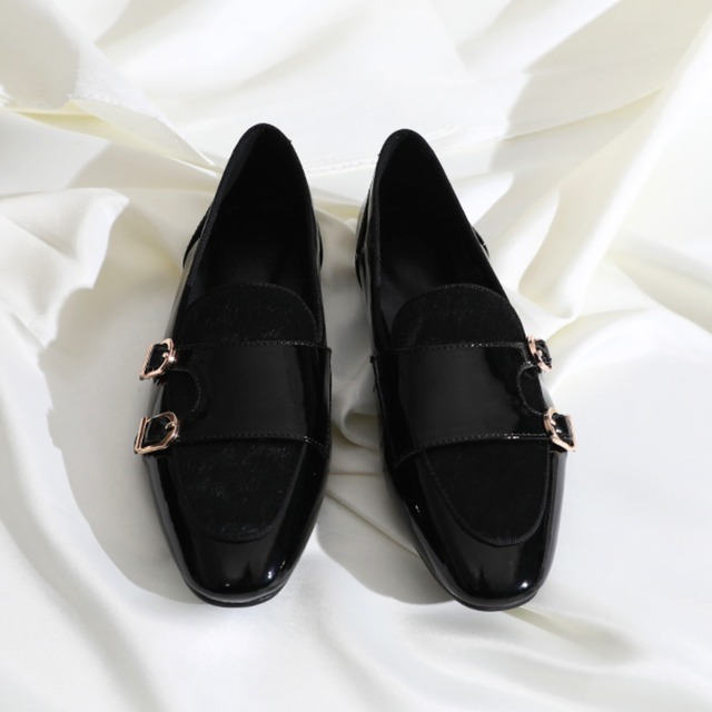 Patent leather  low heel shoes