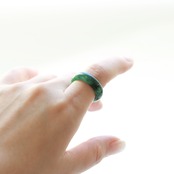 【16.5号】定番美しい天然濃緑翡翠リング  くり抜き甲丸リング A貨翡翠 jd_rg1182