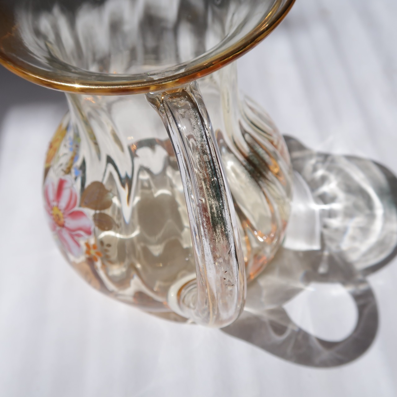 お花のペイントのピッチャー