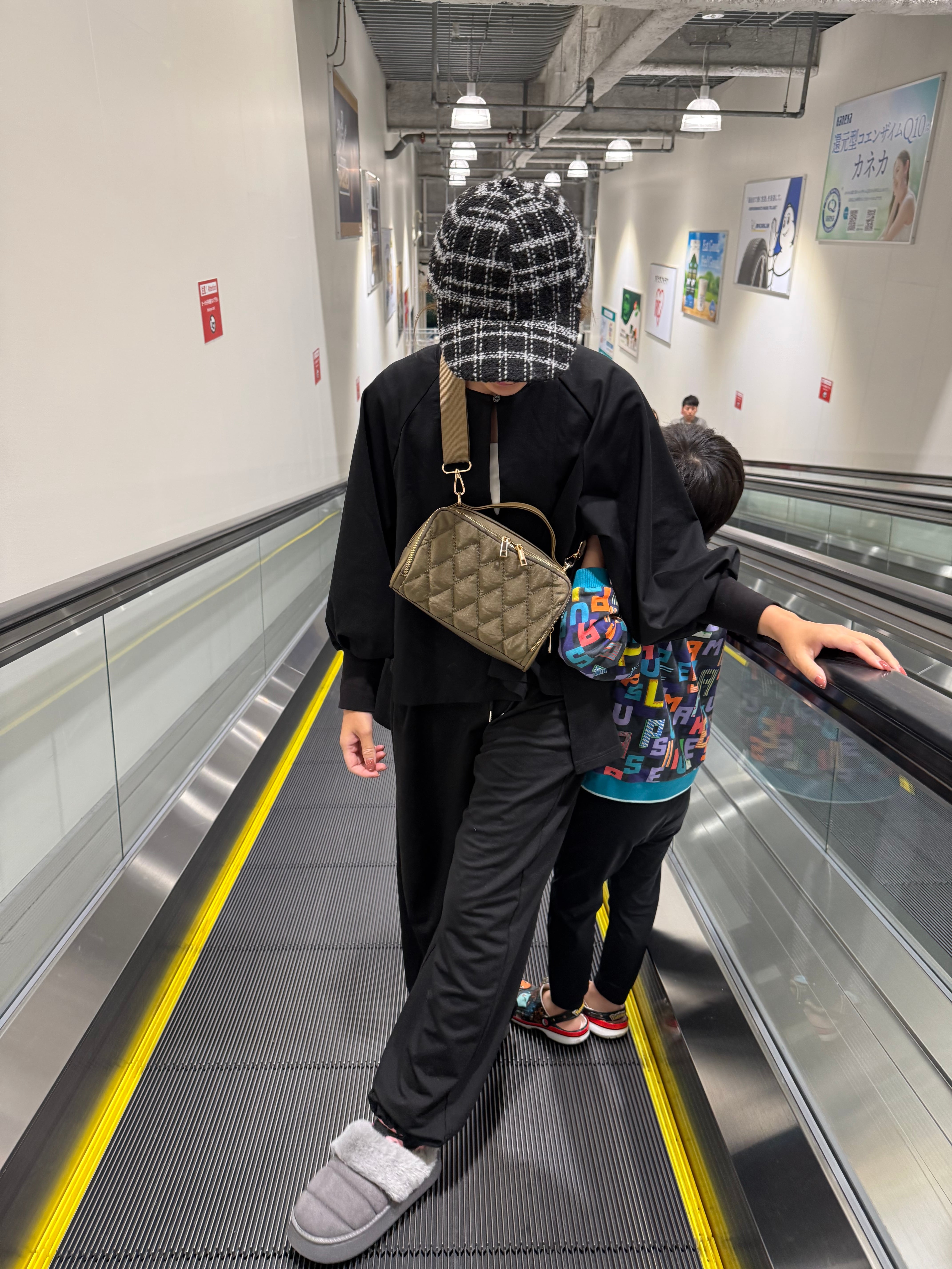 カメラバッグ カーキ | soleile