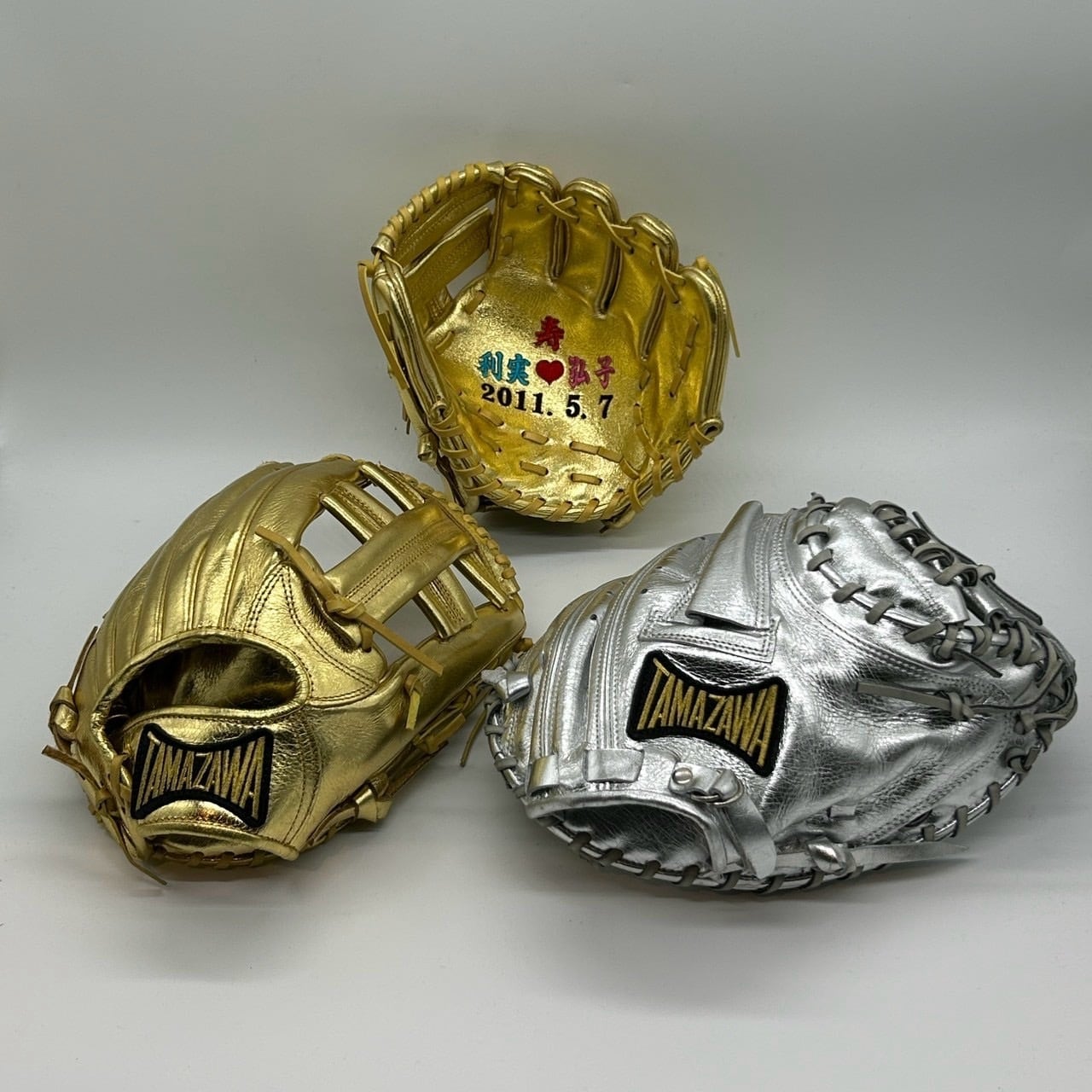 UVERworld グローブ ゴールド FC限定品 ワッペン 記念グローブ】贈り物・鑑賞用（本体：ゴールド）｜タマザワ | 玉澤