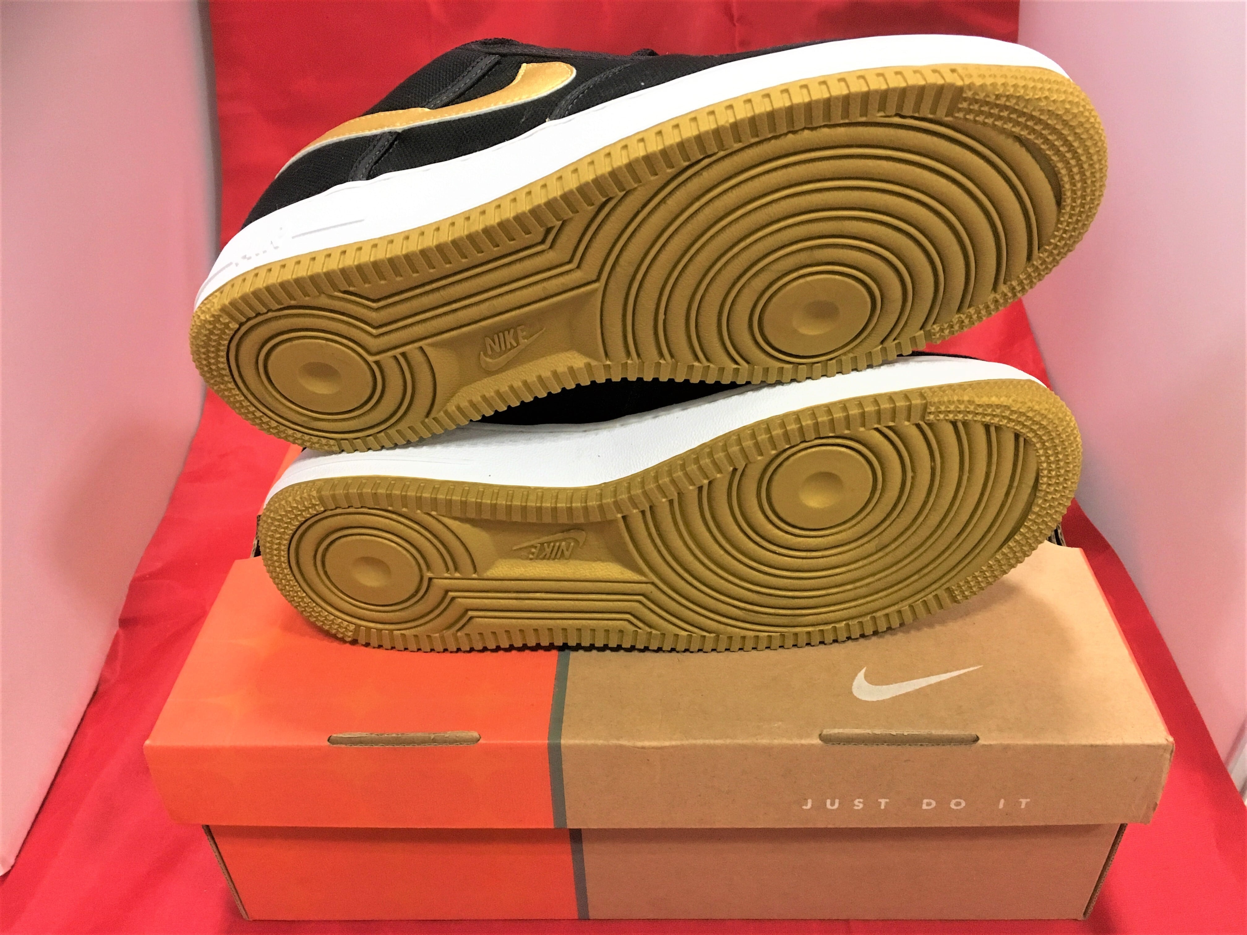 NIKE（ナイキ）AIR FORCE 1（エア フォース）キャンバス 黒/金⑤