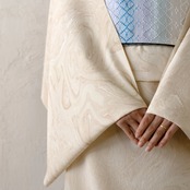 hannari〜鳥の子色〜本墨流し柄〜洗えるきもの（シルジェリー）〜