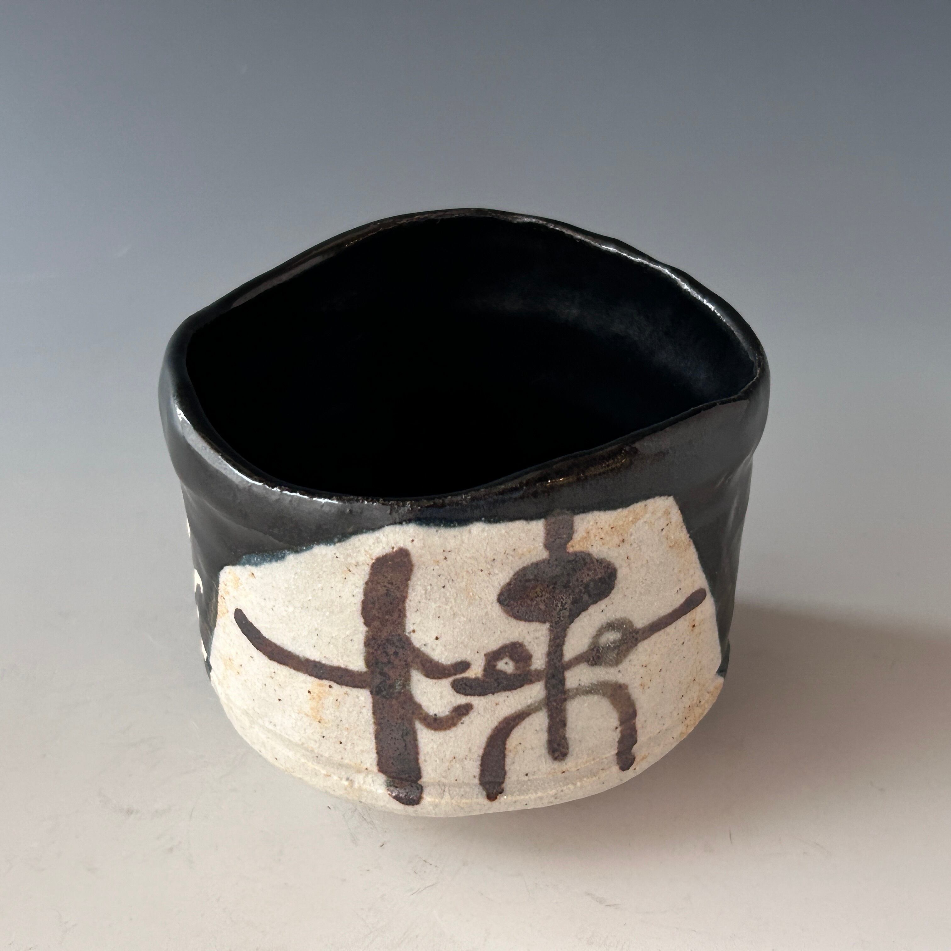 茶道具　黒織部　沓形茶碗　表千家十三代即中斎書付箱　M　R5693 茶道具 黒織部 沓形茶碗 表千家十三代即中斎書付箱 M R5693