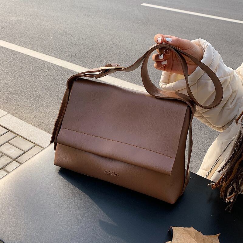 スタンダードオータムウィンターレッド レトロ 秋物 冬物 スクウェア メッセンジャーバッグ 手作りハンドバック37272499095