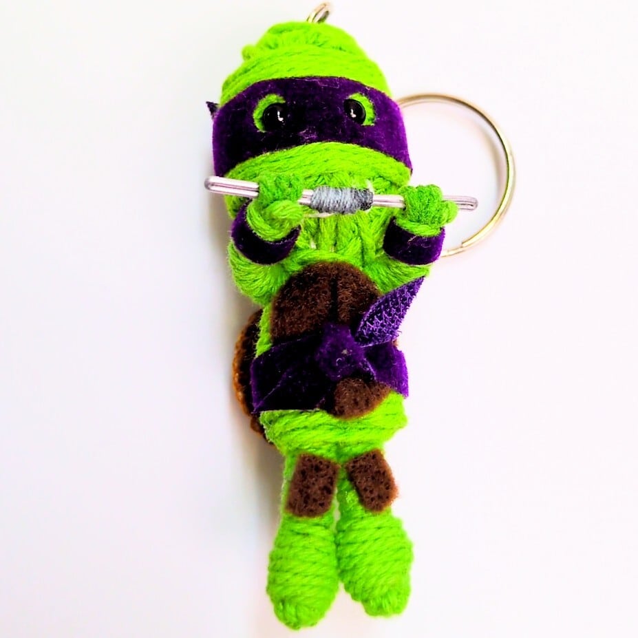 【 Teenage Mutant Ninja Turtles ( ティーンエイジ ミュータント ニンジャ タートルズ ) 紫 ドナテロ 】 Voodoo doll KeyHolder / ブードゥー人形 / 身代わり人形 /お守り人形  〚アメリカン雑貨 アメトイ〛