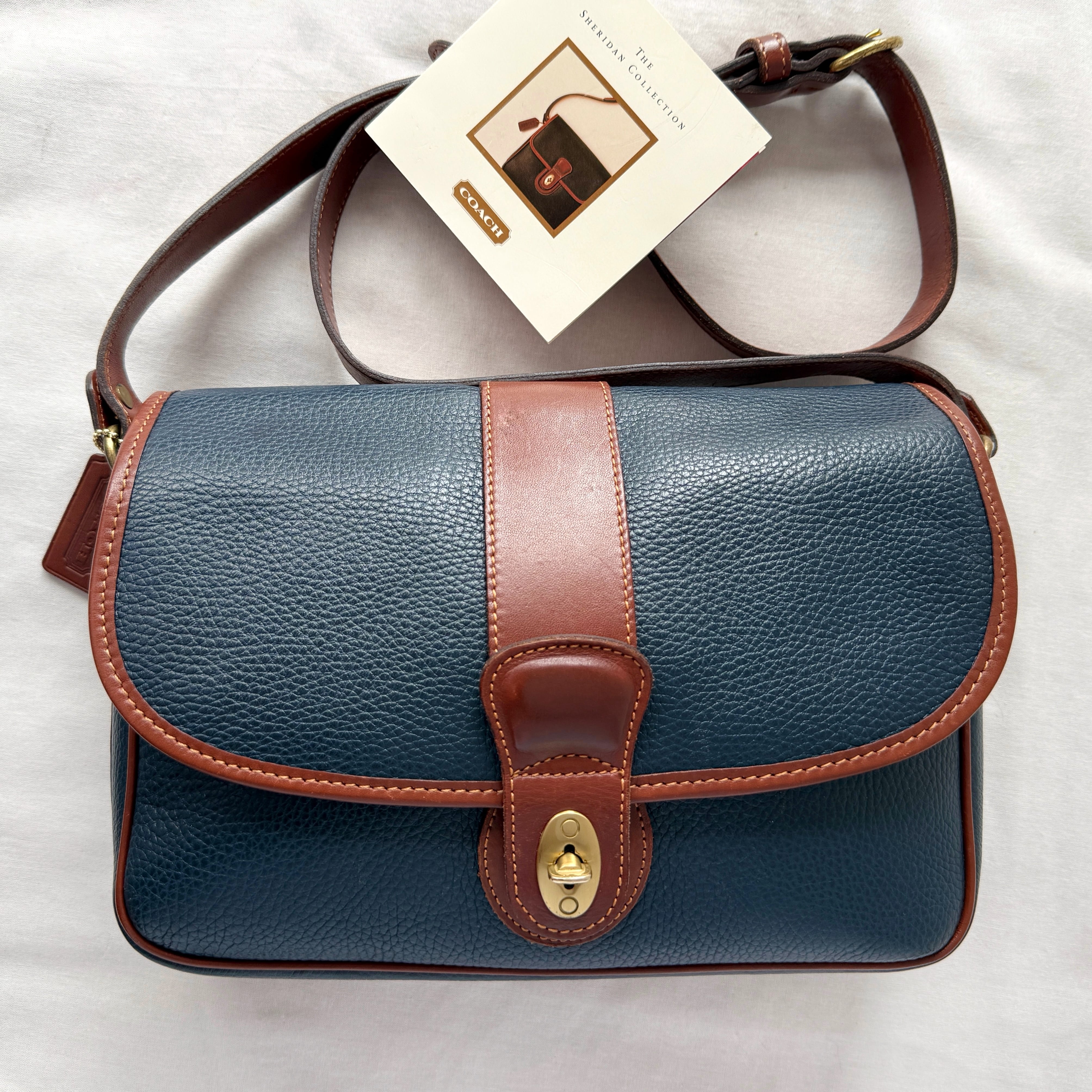 RARE VINTAGE COACH (OLD COACH オールドコーチ ショルダーバッグ) THE SHERIDAN COLLECTION GLENWOOD BAG IN NAVY/TAN