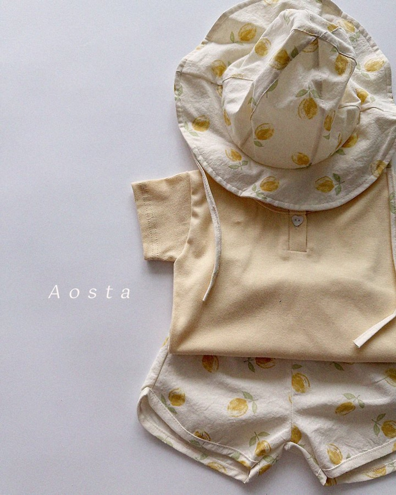 [Aosta] Heart button tee / [아오스타] 하트단추티