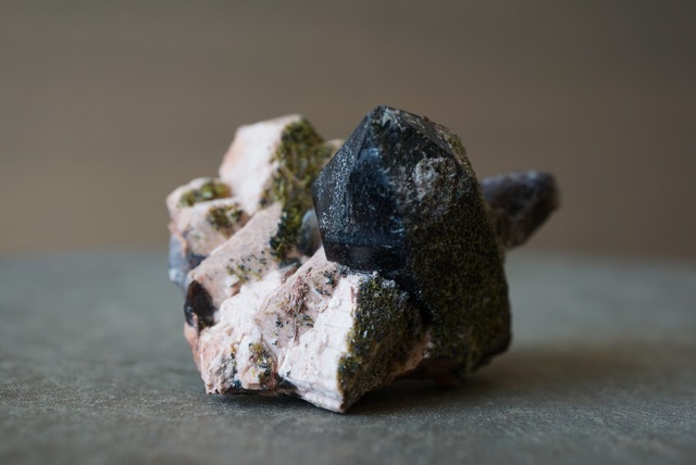 モリオン/エピドート/カルサイト Morion/Epidote/Calcite 1374