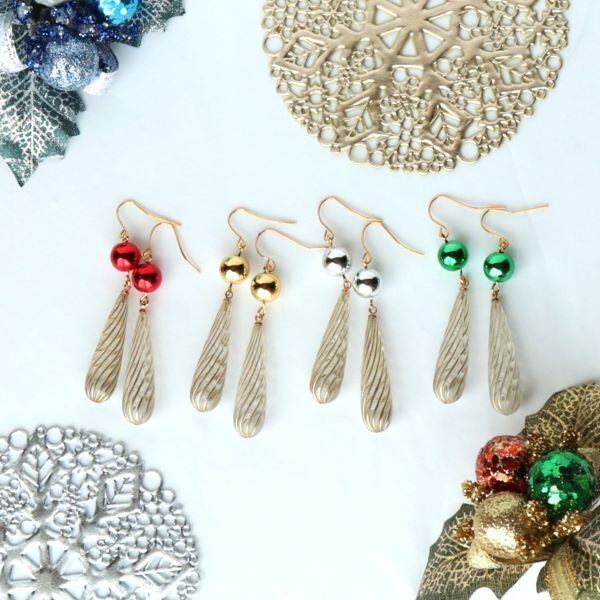 クリスマス オーナメントみたいな大きなピアス イヤリング カラフル