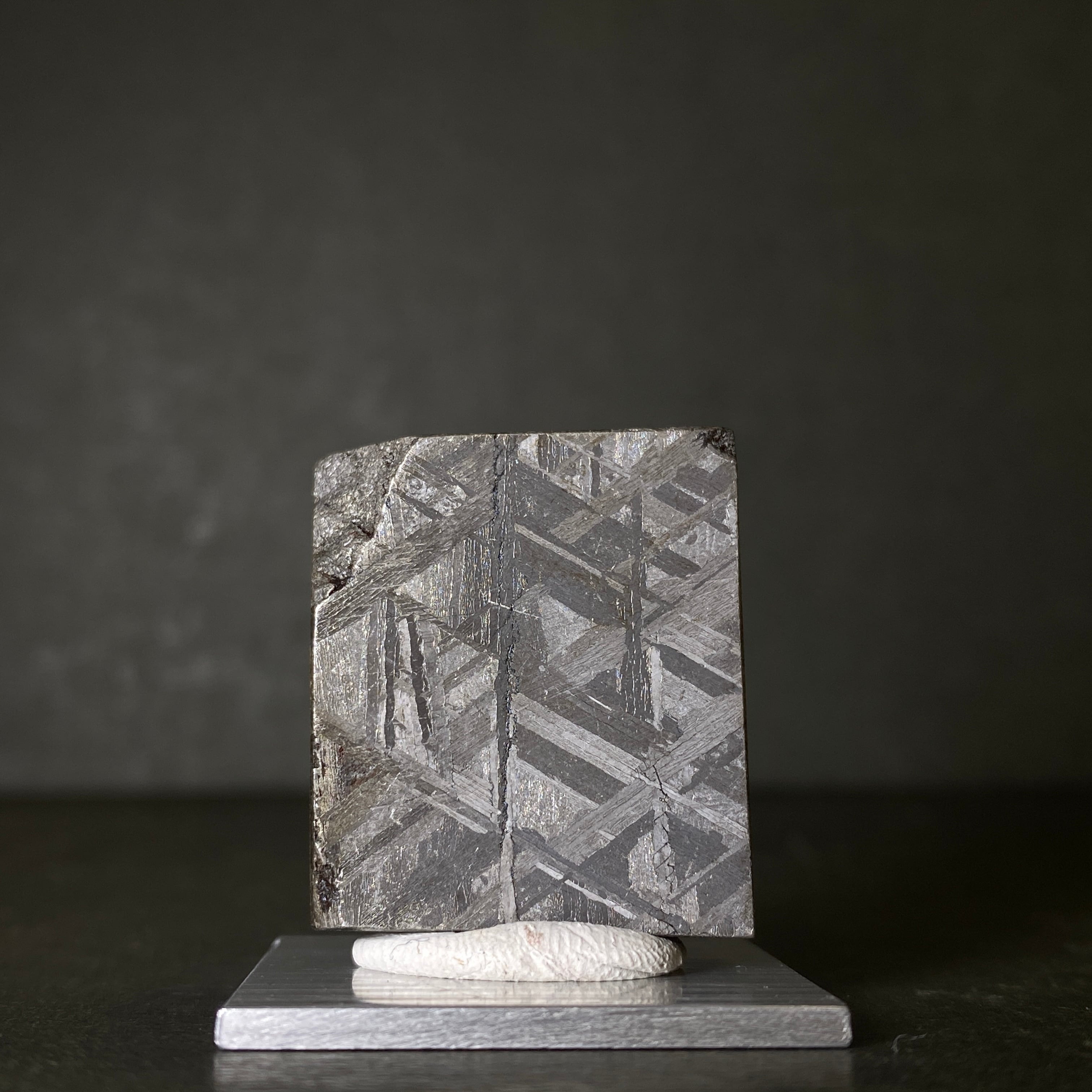 隕石 ？ Muonionalusta Meteorite もろいです。 ムオニオナルスタ隕石 Muonionalusta Meteorite 26050717 | 【隕石屋