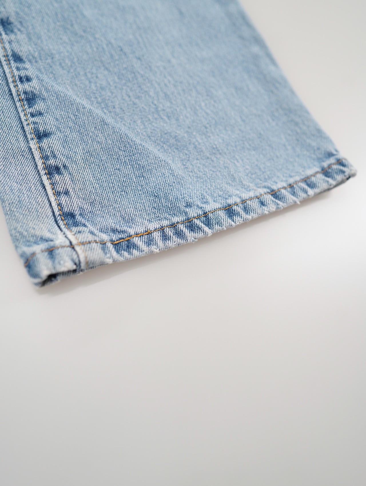 517  Levi's denim pants