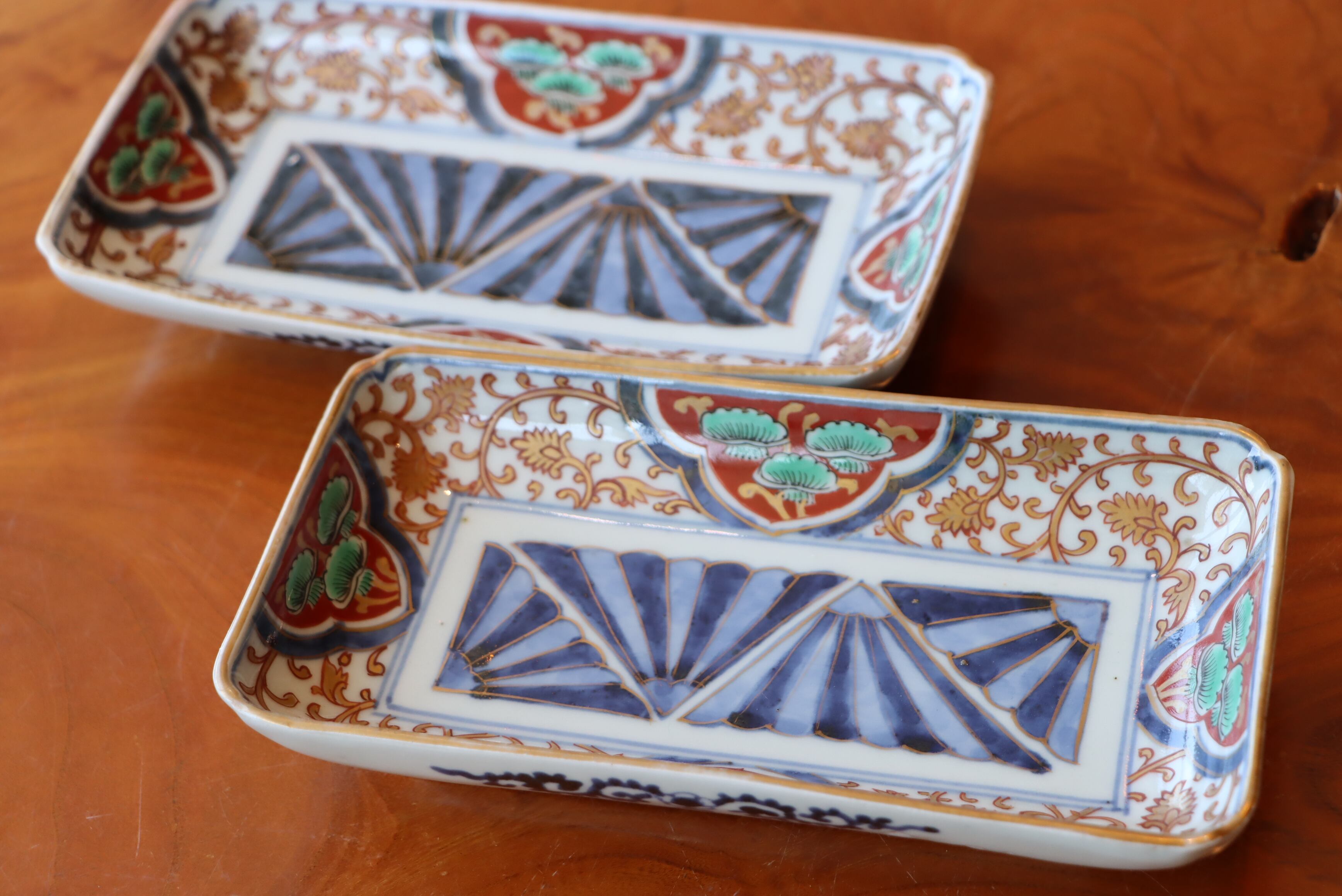 古伊万里色絵唐草花草文変形皿