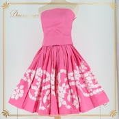 フラダンス 衣装 ツーピース セットアップ 上下セット タヒチインポーツ ピンク系 TAHITI IMPORTS チューブトップ 花柄 かわいい 華やか 鮮やか 明るい 白 ハワイアン アロハ ハワイアンプリント フラ ダンス レッスン 練習