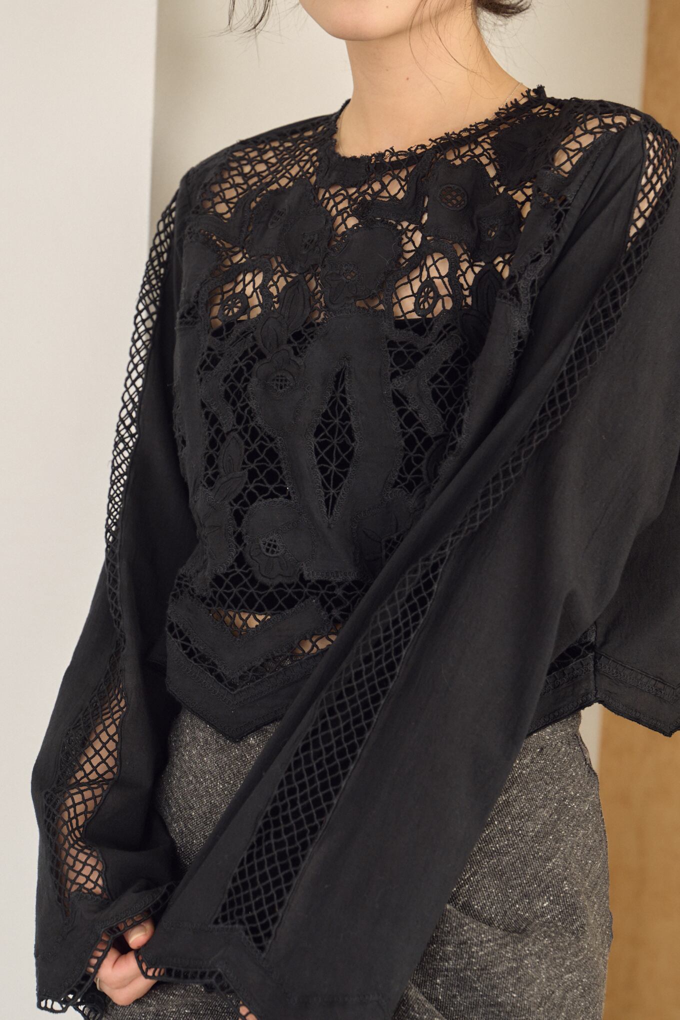 Hella EMBROIDERY LACE BLOUSE エンブロイダリーレースブラウスBlack 