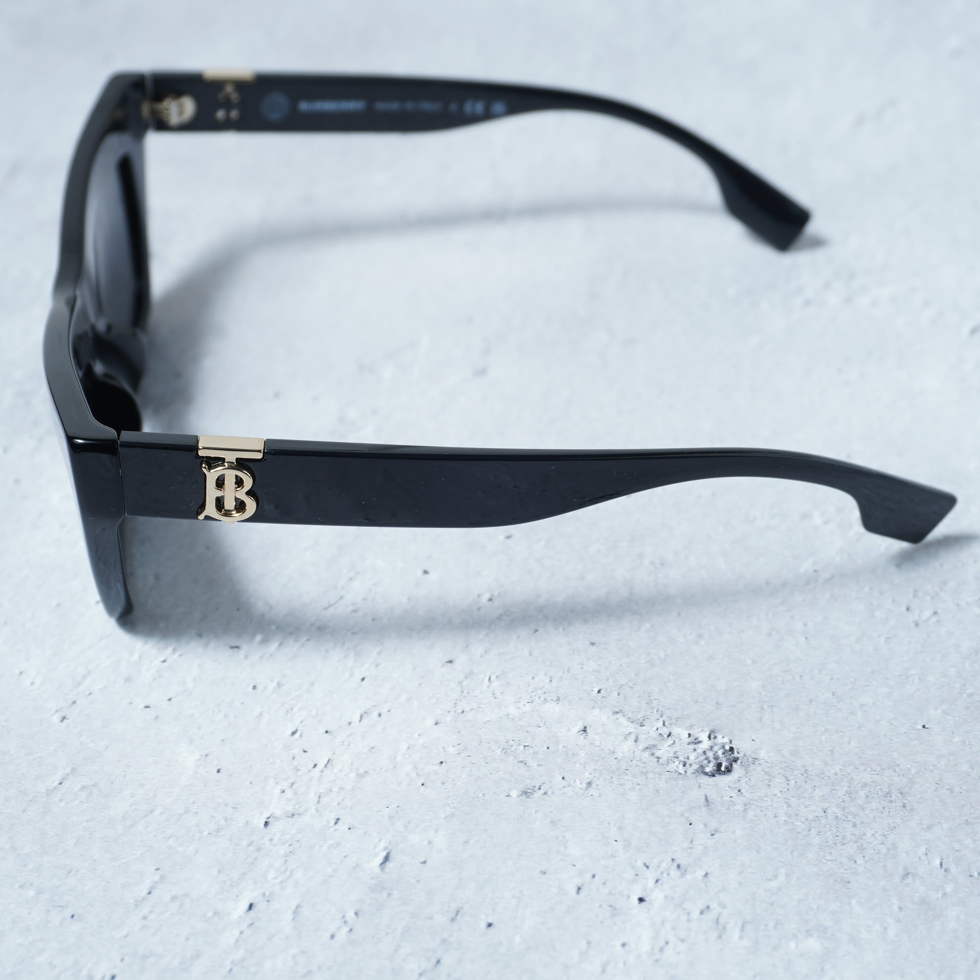 BURBERRY】バーバリー テンプルロゴキャットアイサングラス black