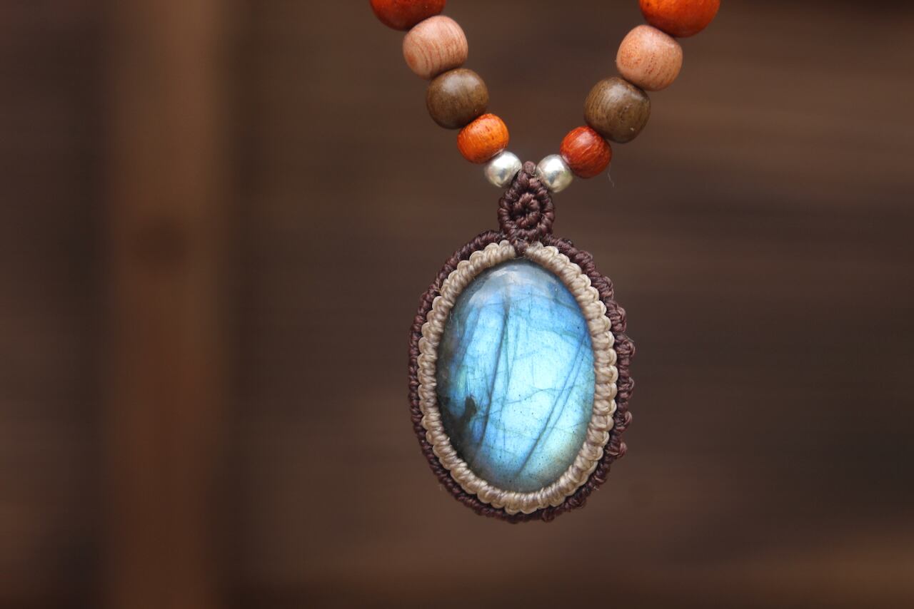 Labradorite micro macrame wood pendant