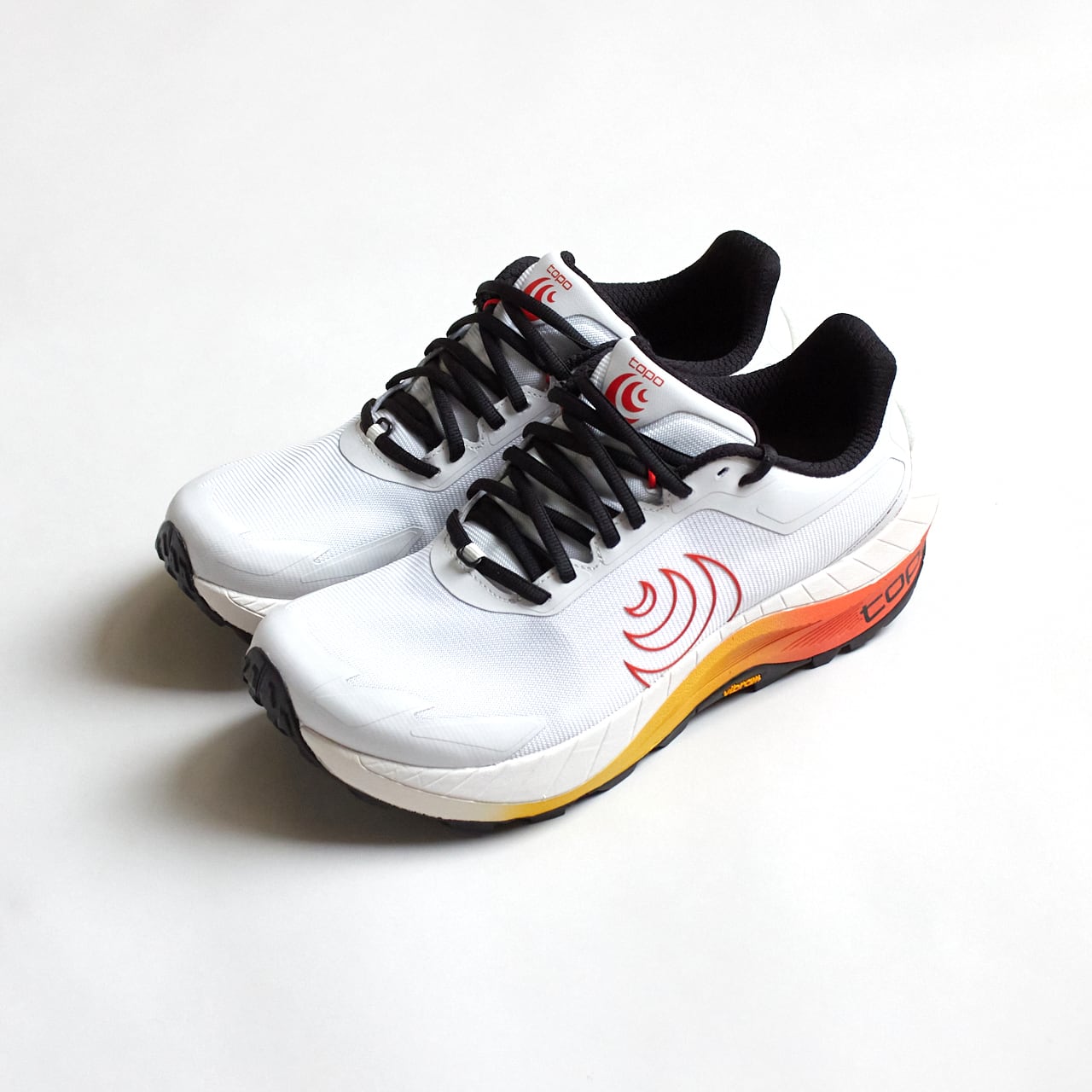 Topo Athletic(トポ アスレチック)MTN RACER 4(マウンテンレーサー 4)-Grey/Sunset(MENS)メンズトレイルランニングシューズ